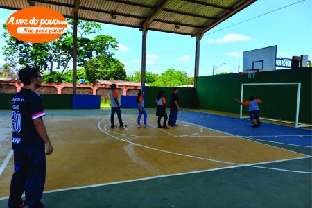 Primeira aula de basquete na Francisco Nogueira
