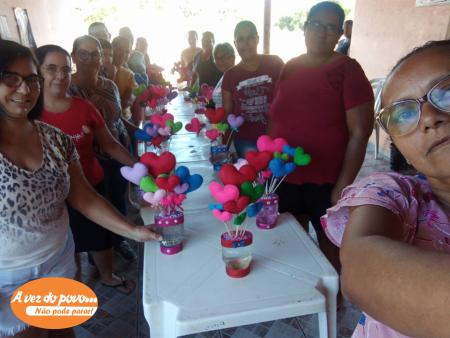 Aula de artesanato do SCFV no Taboco