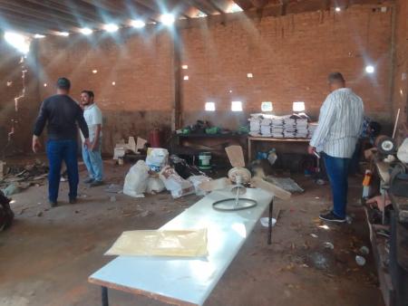 Limpeza no pátio da Prefeitura