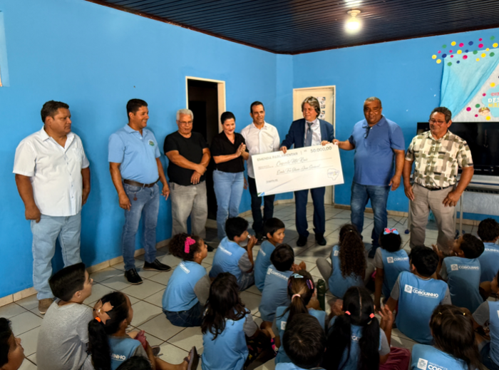 Deputado Caravina entrega emenda de R$ 50 mil para escolas de Corguinho Deputado Caravina entrega emenda de R$ 50 mil para escolas de Corguinho